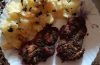 Friptură din carne  porc marinată în bere, usturoi și rozmarin - Salată