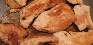 Salată combinată - Supă pe aripi de curcan - Piept de curcan - Tort de biscuiţi cu mere