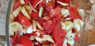 Salată de roșii cu brânză - Pui cu quinoa - Budincă în 3 culori