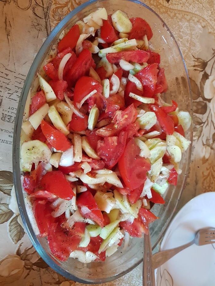 Salată de roșii cu brânză - Pui cu quinoa - Budincă în 3 culori