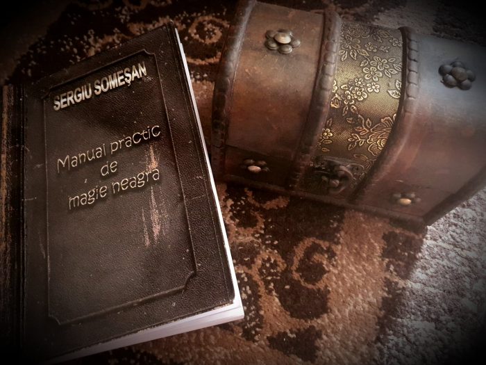 Manual de magie neagră de Sergiu Someșan - recenzie